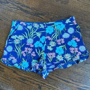 Forever21 blue floral ruffle hem shorts Size Large
